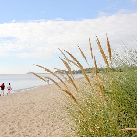 Strandnahe 2-Raum-Ferienwohnung Mit Balkon - Strandhaus Moenchgut Fewo 10 Lobbe Esterno foto
