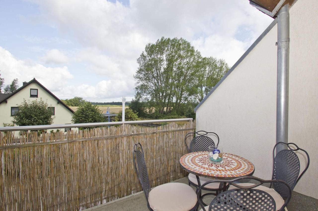 Strandnahe 2-Raum-Ferienwohnung Mit Balkon - Strandhaus Moenchgut Fewo 10 Lobbe Esterno foto