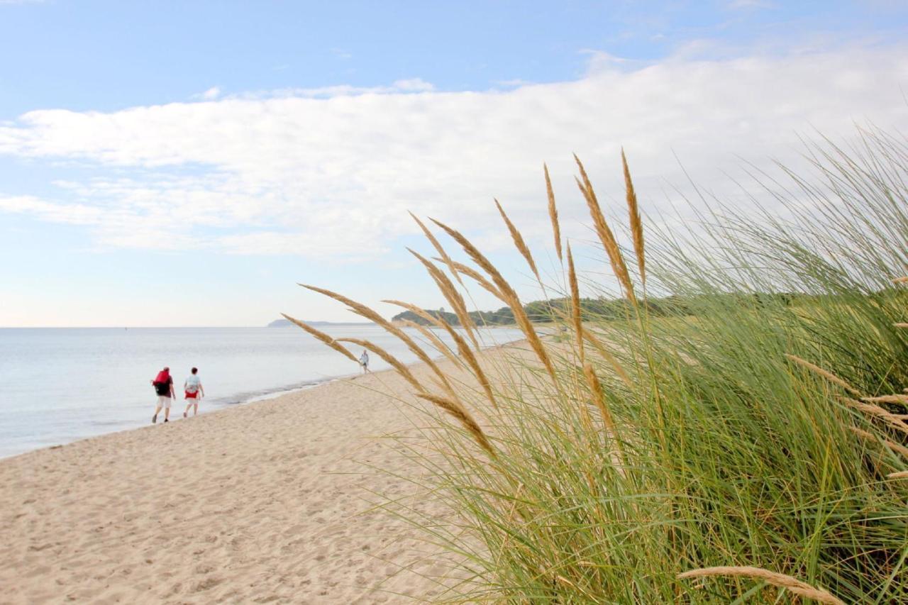 Strandnahe 2-Raum-Ferienwohnung Mit Balkon - Strandhaus Moenchgut Fewo 10 Lobbe Esterno foto