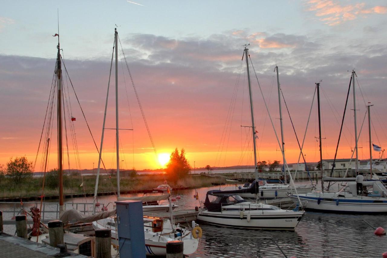 Strandnahe 2-Raum-Ferienwohnung Mit Balkon - Strandhaus Moenchgut Fewo 10 Lobbe Esterno foto